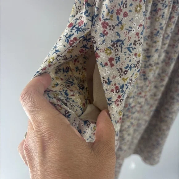 Polagram Taupe Floral Dress with Plunging V Neck. Pockets! - Picture 4 of 8